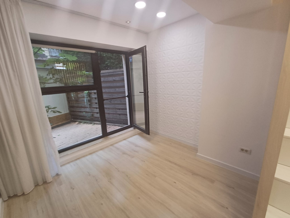 Apartament 3 camere superb si curte proprie Parc Herastrau