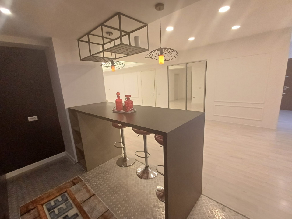 Apartament 3 camere superb si curte proprie Parc Herastrau