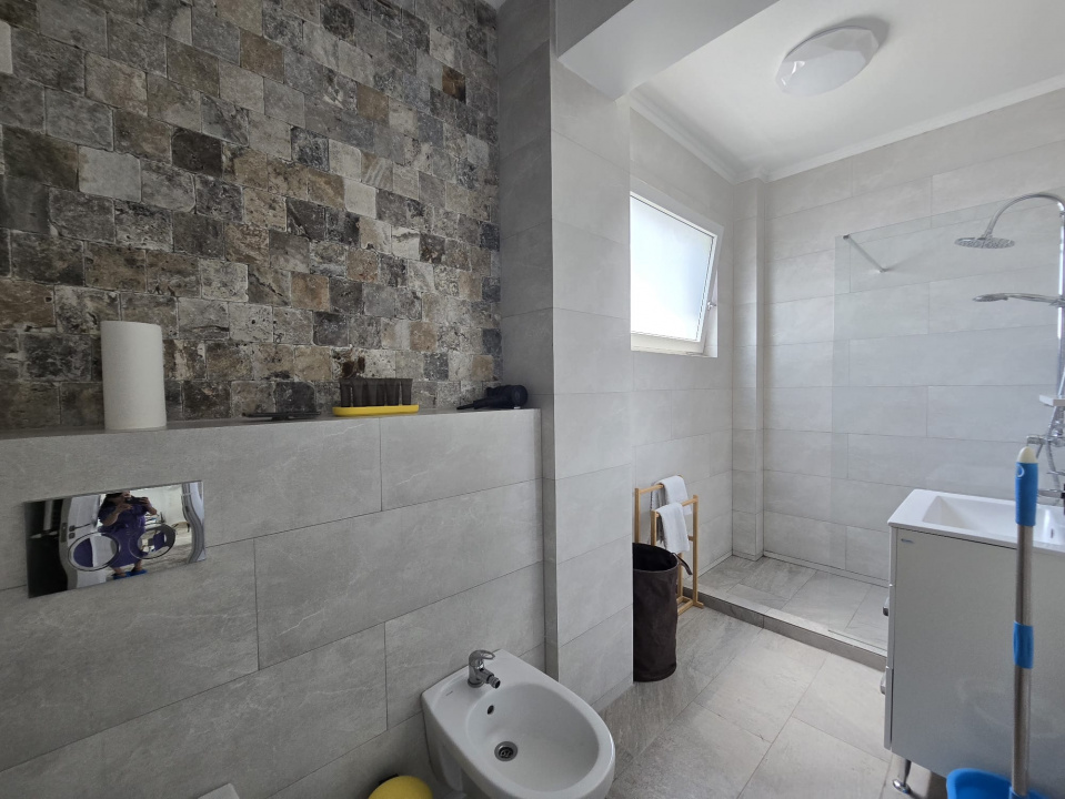 MAMAIA SAT- Apartament 3 camere cu vedere la mare.
