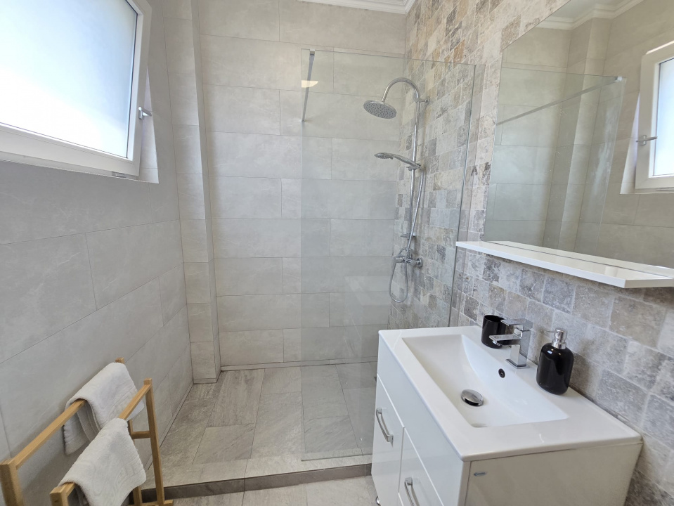 MAMAIA SAT- Apartament 3 camere cu vedere la mare.