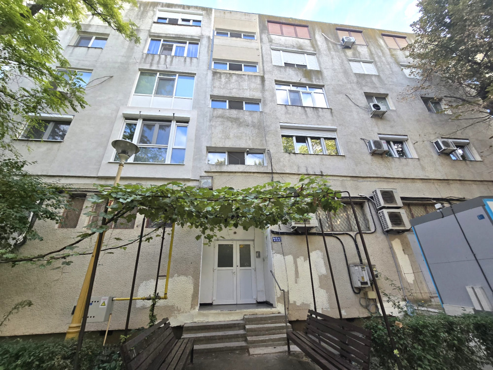 TOMIS NORD- CIRESICA-Apartament 3 camere de vanzare.