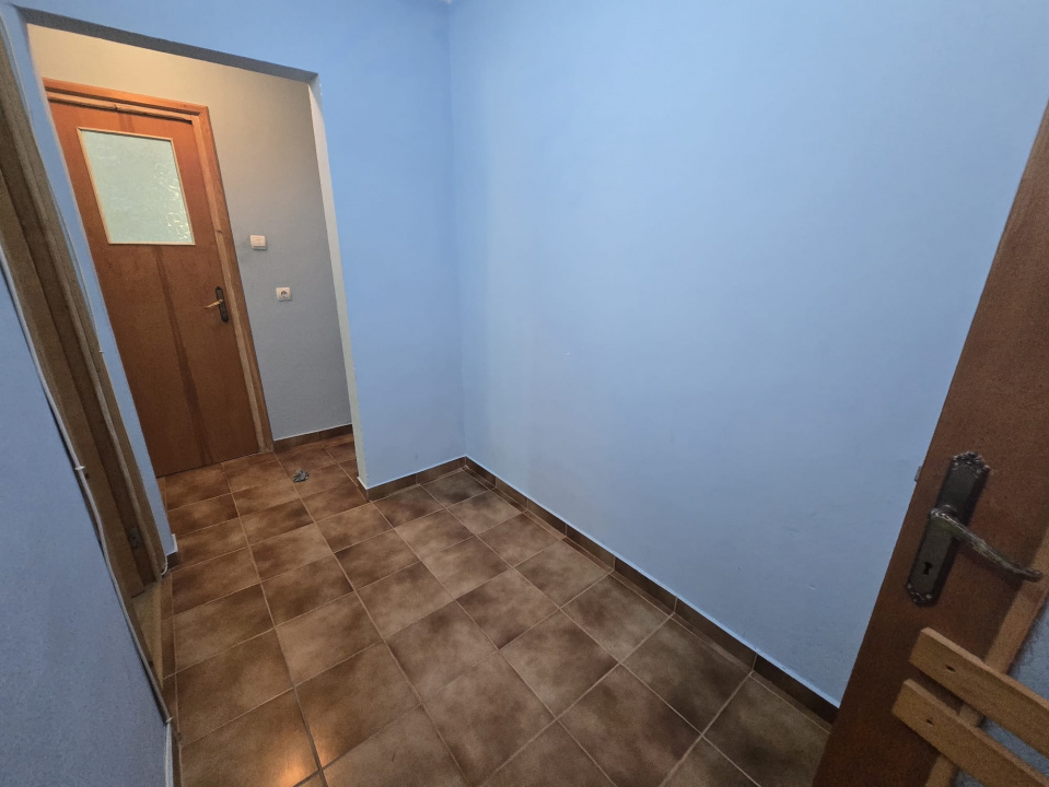 FALEZA NORD- Apartament 3 camere de vanzare.