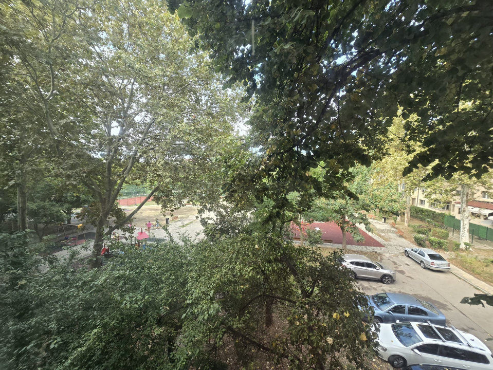 FALEZA NORD- Apartament 3 camere de vanzare.