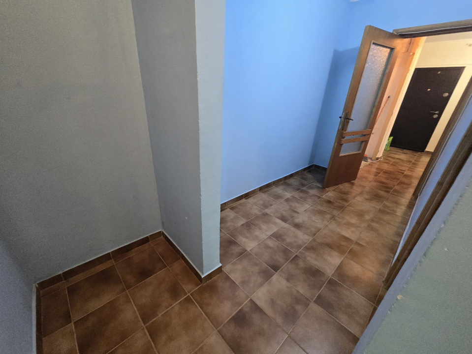 FALEZA NORD- Apartament 3 camere de vanzare.