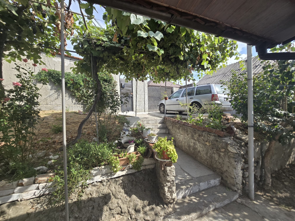 OVIDIU - Casa 3 camere de vanzare.
