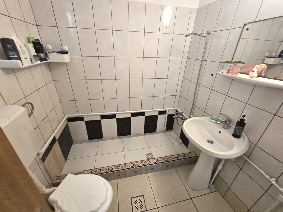OVIDIU - Casa 3 camere de vanzare.