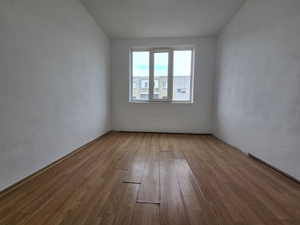 CET - Garsoniera | piata Cet | libera | etaj 3