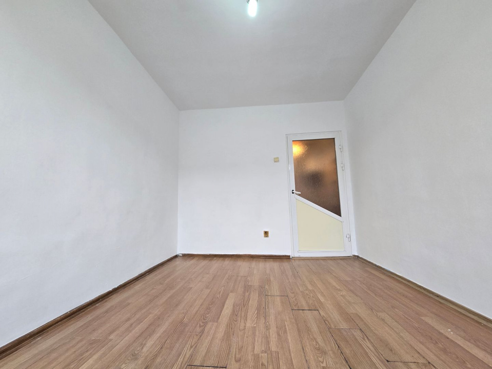 CET - Garsoniera | piata Cet | libera | etaj 3