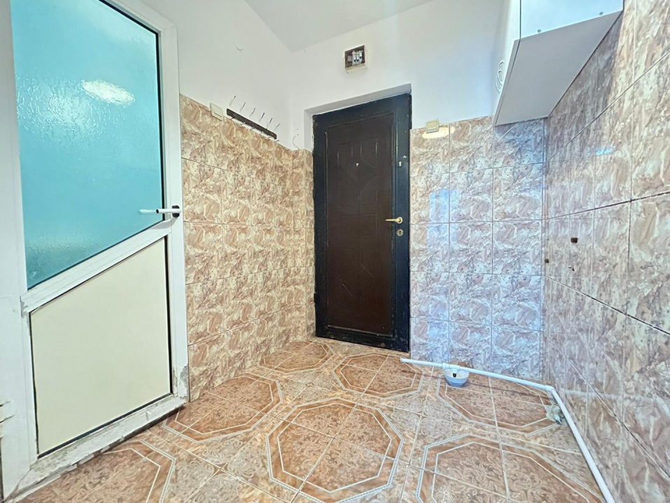 CET - Garsoniera | piata Cet | libera | etaj 3