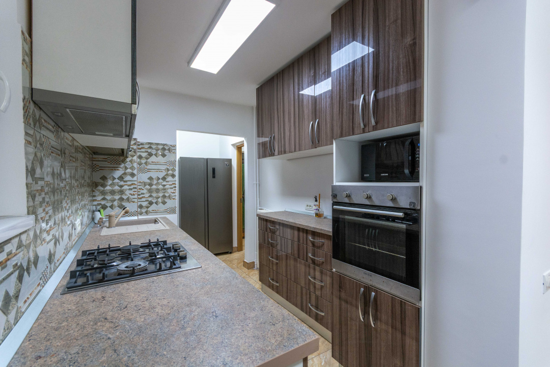 Titan - Prisaca Dornei nr. 6, Parcul Titanii,  2 camere cu loc de parcare