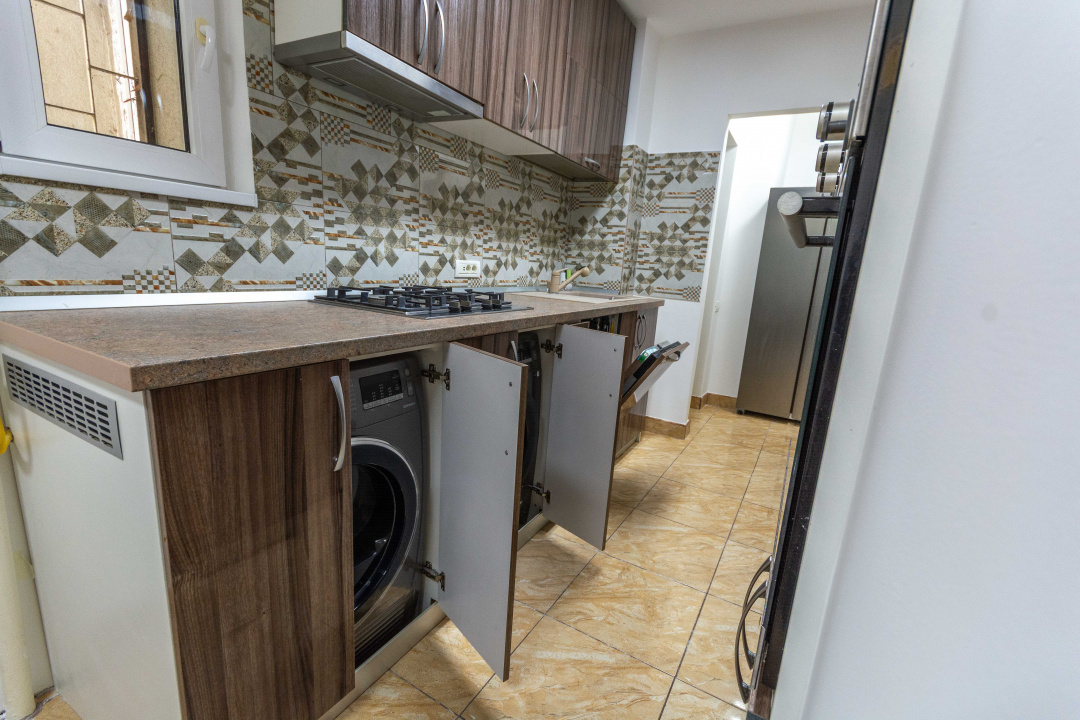 Titan - Prisaca Dornei nr. 6, Parcul Titanii,  2 camere cu loc de parcare