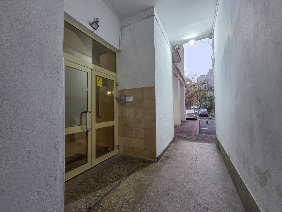 Apart 3 camere birouri stradal Bulevardul Unirii colt Nerva Traian