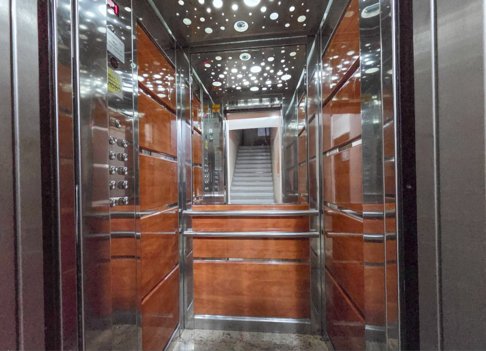 Apart 3 camere birouri stradal Bulevardul Unirii colt Nerva Traian