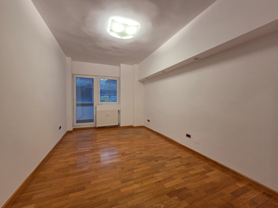 Apart 3 camere birouri stradal Bulevardul Unirii colt Nerva Traian