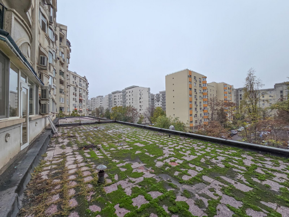 Apart 3 camere birouri stradal Bulevardul Unirii colt Nerva Traian