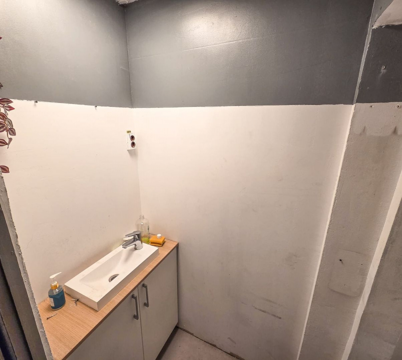 Spatiu comercial 37mp Universitate Batistei Stradal