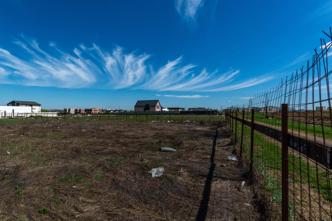 Tunari – zona Castanului | teren 750 mp | deschidere 25 ml | Ideal casa / duplex